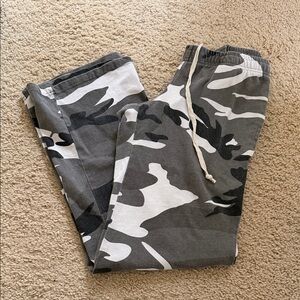 Brandy melville Anastasia camo sweatpants